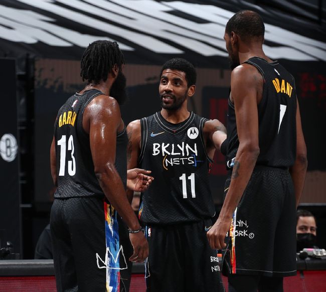 多次在中期 多次在中期